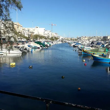 Seafront Between Valletta And Sliema Appartement